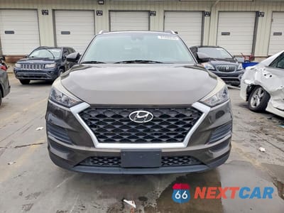 Piąte zdjęcie samochodu w środku: 2019 HYUNDAI TUCSON VALUE VIN:KM8J33A47KU977917 - miniatura