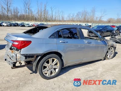 Trzecie zdjęcie samochodu z tyłu: 2013 CHRYSLER 200 LX VIN:1C3CCBAB2DN669609 - miniatura