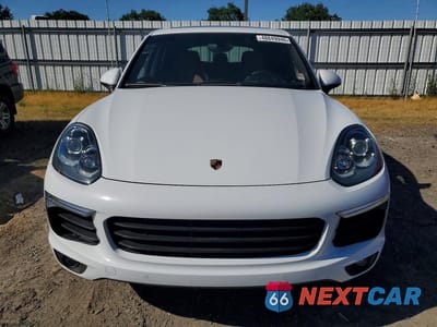 Piąte zdjęcie samochodu w środku: 2017 PORSCHE CAYENNE S VIN:WP1AB2A2XHLA51699 - miniatura