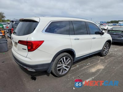 Trzecie zdjęcie samochodu z tyłu: 2017 HONDA PILOT TOURING VIN:5FNYF5H97HB036542 - miniatura