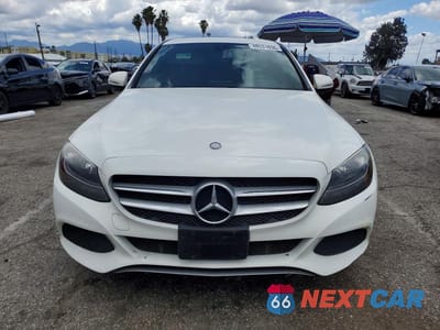 Piąte zdjęcie samochodu w środku: 2015 MERCEDES-BENZ C 300 4MATIC VIN:55SWF4KBXFU029111 - miniatura