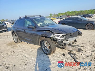 Czwarte zdjęcie samochodu z boku: 2020 AUDI Q5 PRESTIGE VIN:WA1CNAFY1L2074256 - miniatura