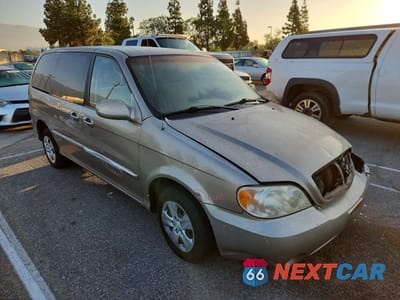 Czwarte zdjęcie samochodu z boku: 2004 KIA SEDONA LX VIN:KNDUP131746602825 - miniatura