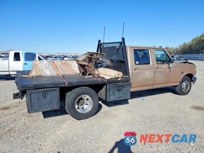 Trzecie zdjęcie samochodu z tyłu: 1997 FORD F350 FLATBED TRUCK VIN:1FTJW35F2VEC25810 - miniatura