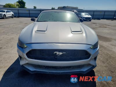 Piąte zdjęcie samochodu w środku: 2018 FORD MUSTANG VIN:1FATP8UH0J5160154 - miniatura