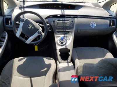 Zdjęcie 8 z 12 samochodu: 2010 TOYOTA PRIUS II VIN:JTDKN3DU2A1271405 - miniatura
