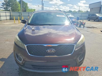 Piąte zdjęcie samochodu w środku: 2016 KIA SORENTO LX VIN:5XYPG4A3XGG027043 - miniatura