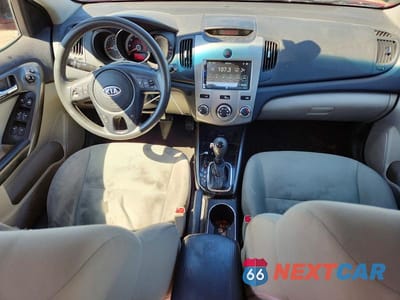 Zdjęcie 8 z 12 samochodu: 2013 KIA FORTE EX VIN:KNAFU4A27D5736901 - miniatura