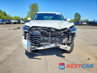 Piąte zdjęcie samochodu w środku: 2022 TOYOTA TUNDRA CREWMAX SR5 VIN:5TFLA5EC2NX007170 - miniatura