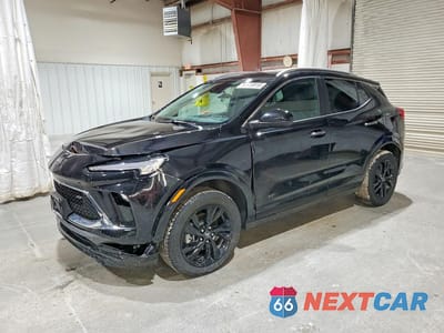 2025 BUICK ENCORE GX SPORT TOURING KL4AMESL2SB208914 - główne zdjęcie licytacji z USA - miniatura