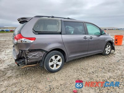 Trzecie zdjęcie samochodu z tyłu: 2012 TOYOTA SIENNA LE VIN:5TDKK3DC8CS262469 - miniatura