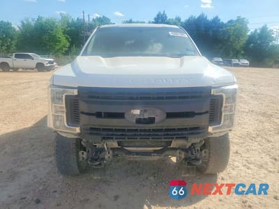 Piąte zdjęcie samochodu w środku: 2019 FORD F350 SUPER DUTY VIN:1FT8W3B62KEG13859 - miniatura