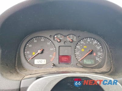 Zdjęcie 9 z 12 samochodu: 2001 VOLKSWAGEN GTI GLX VIN:9BWPG61J414067284 - miniatura