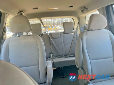 Zdjęcie 6 z 10 samochodu: 2016 KIA SEDONA L VIN:KNDMA5C17G6120529 - miniatura