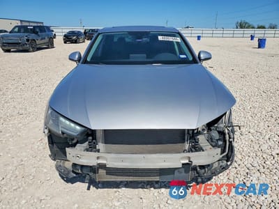 Piąte zdjęcie samochodu w środku: 2017 AUDI A4 PREMIUM VIN:WAUANAF47HN002734 - miniatura
