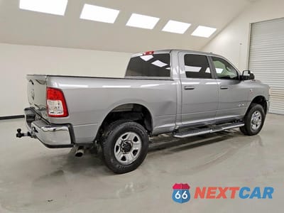 Trzecie zdjęcie samochodu z tyłu: 2022 RAM 2500 BIG HORN VIN:3C6UR5DL7NG423029 - miniatura