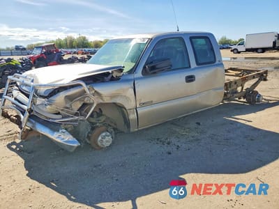 2000 CHEVROLET SILVERADO K2500 1GCGK29U3YE235534 - główne zdjęcie licytacji z USA - miniatura