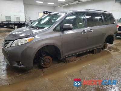 2014 TOYOTA SIENNA XLE 7-PASSENGER 5TDDK3DC5ES086962 - główne zdjęcie licytacji z USA - miniatura