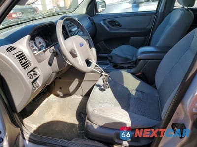 Zdjęcie 7 z 13 samochodu: 2005 FORD ESCAPE XLT VIN:1FMYU93145KA44025 - miniatura