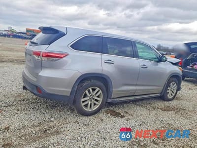 Trzecie zdjęcie samochodu z tyłu: 2016 TOYOTA HIGHLANDER LE VIN:5TDBKRFH9GS297345 - miniatura