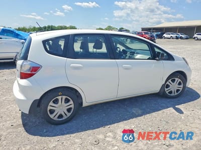 Trzecie zdjęcie samochodu z tyłu: 2011 HONDA FIT VIN:JHMGE8H3XBS007993 - miniatura