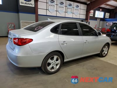 Trzecie zdjęcie samochodu z tyłu: 2010 HYUNDAI ELANTRA SE VIN:KMHDU4AD5AU192617 - miniatura