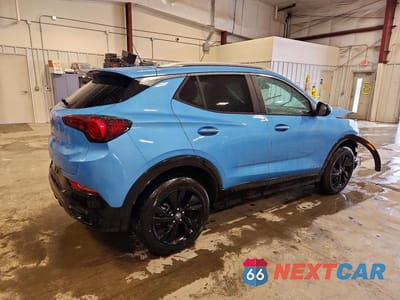 Trzecie zdjęcie samochodu z tyłu: 2025 BUICK ENCORE GX SPORT TOURING VIN:KL4AMESL9SB116229 - miniatura