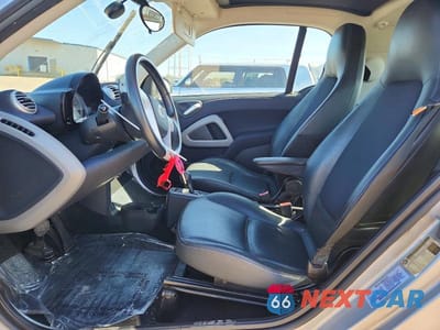 Zdjęcie 7 z 12 samochodu: 2012 SMART FORTWO PURE VIN:WMEEJ3BA4CK542867 - miniatura