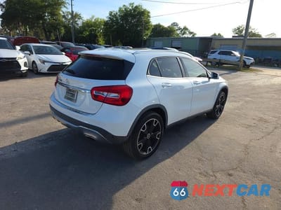 Czwarte zdjęcie samochodu z boku: 2019 MERCEDES-BENZ GLA 250 VIN:WDCTG4EB3KJ587683 - miniatura