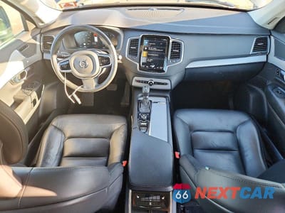 Zdjęcie 8 z 14 samochodu: 2021 VOLVO XC90 T5 MOMENTUM VIN:YV4102PK6M1708273 - miniatura