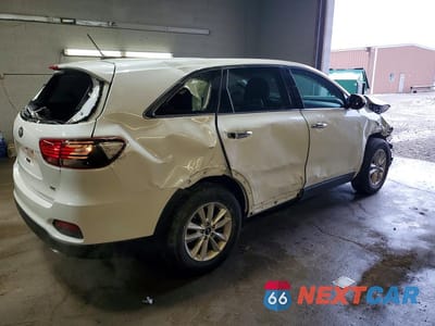 Trzecie zdjęcie samochodu z tyłu: 2019 KIA SORENTO LX VIN:5XYPGDA34KG566671 - miniatura
