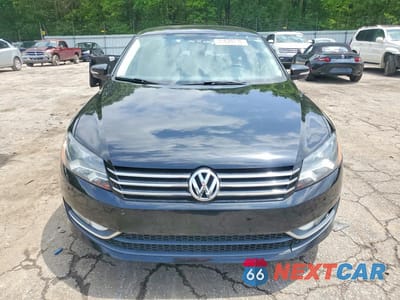 Piąte zdjęcie samochodu w środku: 2015 VOLKSWAGEN PASSAT S VIN:1VWAS7A38FC122058 - miniatura