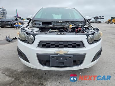 Piąte zdjęcie samochodu w środku: 2016 CHEVROLET SONIC LS VIN:1G1JA6SH2G4170640 - miniatura