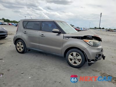 Czwarte zdjęcie samochodu z boku: 2017 KIA SOUL BASE VIN:KNDJN2A27H7466514 - miniatura