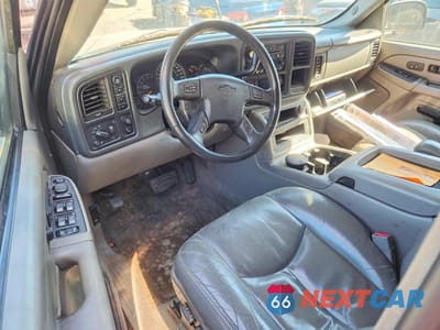 Zdjęcie 8 z 12 samochodu: 2004 CHEV SUBURBAN K1500 VIN:3GNFK16Z84G310857 - miniatura