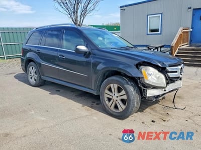 Czwarte zdjęcie samochodu z boku: 2010 MERCEDES-BENZ GL 450 4MATIC VIN:4JGBF7BE2AA553037 - miniatura