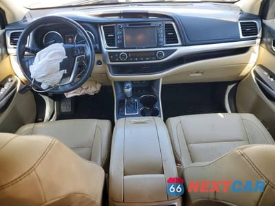 Zdjęcie 8 z 14 samochodu: 2018 TOYOTA HIGHLANDER XLE VIN:5TDJZRFH8JS885932 - miniatura