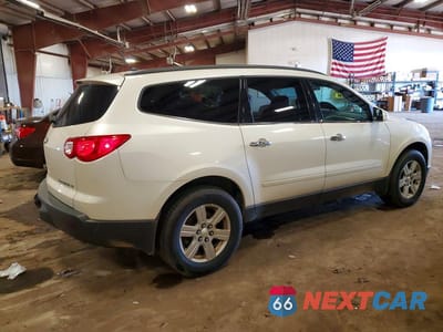 Trzecie zdjęcie samochodu z tyłu: 2011 CHEVROLET TRAVERSE LT VIN:1GNKRGED2BJ142163 - miniatura