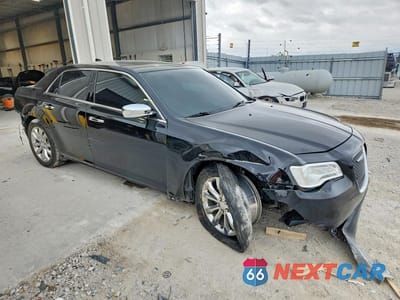 Czwarte zdjęcie samochodu z boku: 2016 CHRYSLER 300C VIN:2C3CCAKG4GH111486 - miniatura
