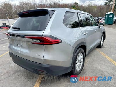 Trzecie zdjęcie samochodu z tyłu: 2025 TOYOTA GRAND HIGHLANDER XLE VIN:5TDAAAA59SS025805 - miniatura