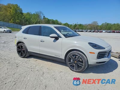Czwarte zdjęcie samochodu z boku: 2021 PORSCHE CAYENNE VIN:WP1AA2AY8MDA05560 - miniatura