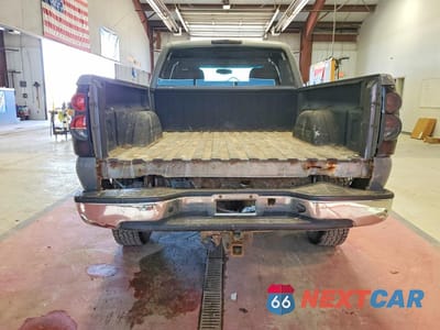 Zdjęcie 6 z 13 samochodu: 2004 CHEVROLET SILVERADO K2500 HEAVY DUTY VIN:1GCHK29U04E392758 - miniatura