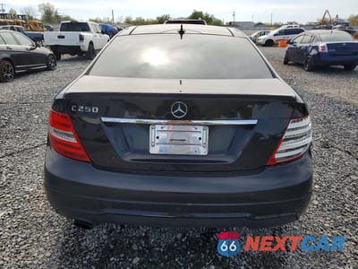 Zdjęcie 6 z 12 samochodu: 2014 MERCEDES-BENZ C 250 VIN:WDDGJ4HB5EG289969 - miniatura