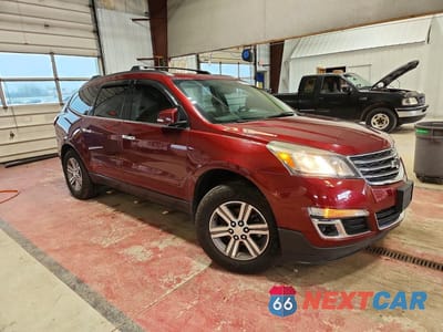 Czwarte zdjęcie samochodu z boku: 2017 CHEVROLET TRAVERSE LT VIN:1GNKVHKD9HJ300805 - miniatura