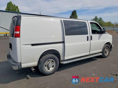Trzecie zdjęcie samochodu z tyłu: 2019 CHEVROLET EXPRESS 25 - DELIVERY VAN VIN:1GCWGAFG0K1365887 - miniatura
