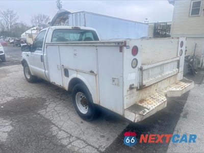 Trzecie zdjęcie samochodu z tyłu: 2002 FORD F250 SUPER DUTY VIN:1FTNF20L32EA59429 - miniatura