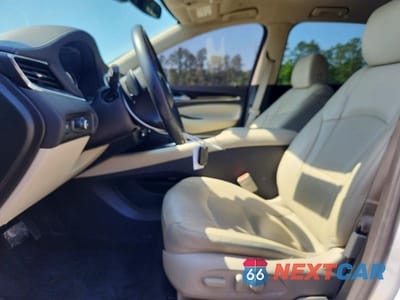 Zdjęcie 7 z 13 samochodu: 2020 BUICK ENCLAVE ESSENCE VIN:5GAERBKW0LJ290782 - miniatura
