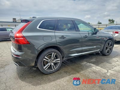 Trzecie zdjęcie samochodu z tyłu: 2018 VOLVO XC60 T6 INSCRIPTION VIN:YV4A22RL9J1002247 - miniatura