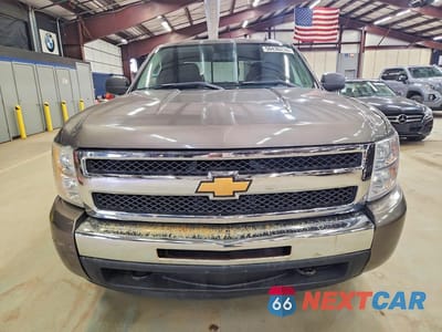 Piąte zdjęcie samochodu w środku: 2011 CHEVROLET SILVERADO K1500 LT VIN:1GCRKSE37BZ332564 - miniatura