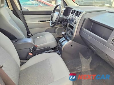 Piąte zdjęcie samochodu w środku: 2007 JEEP PATRIOT SPORT VIN:1J8FF28W97D392209 - miniatura